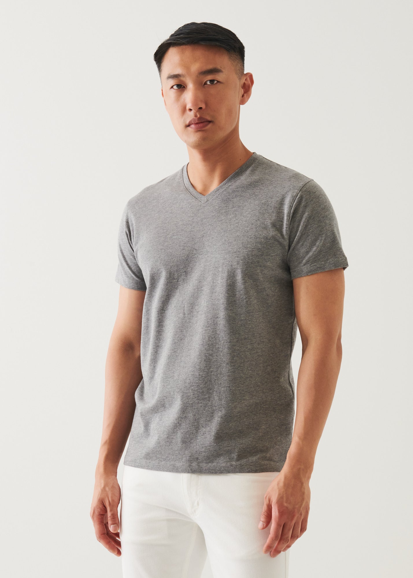 PIMA COTTON STRETCH V-NECK T-SHIRT | PATRICK ASSARAF.