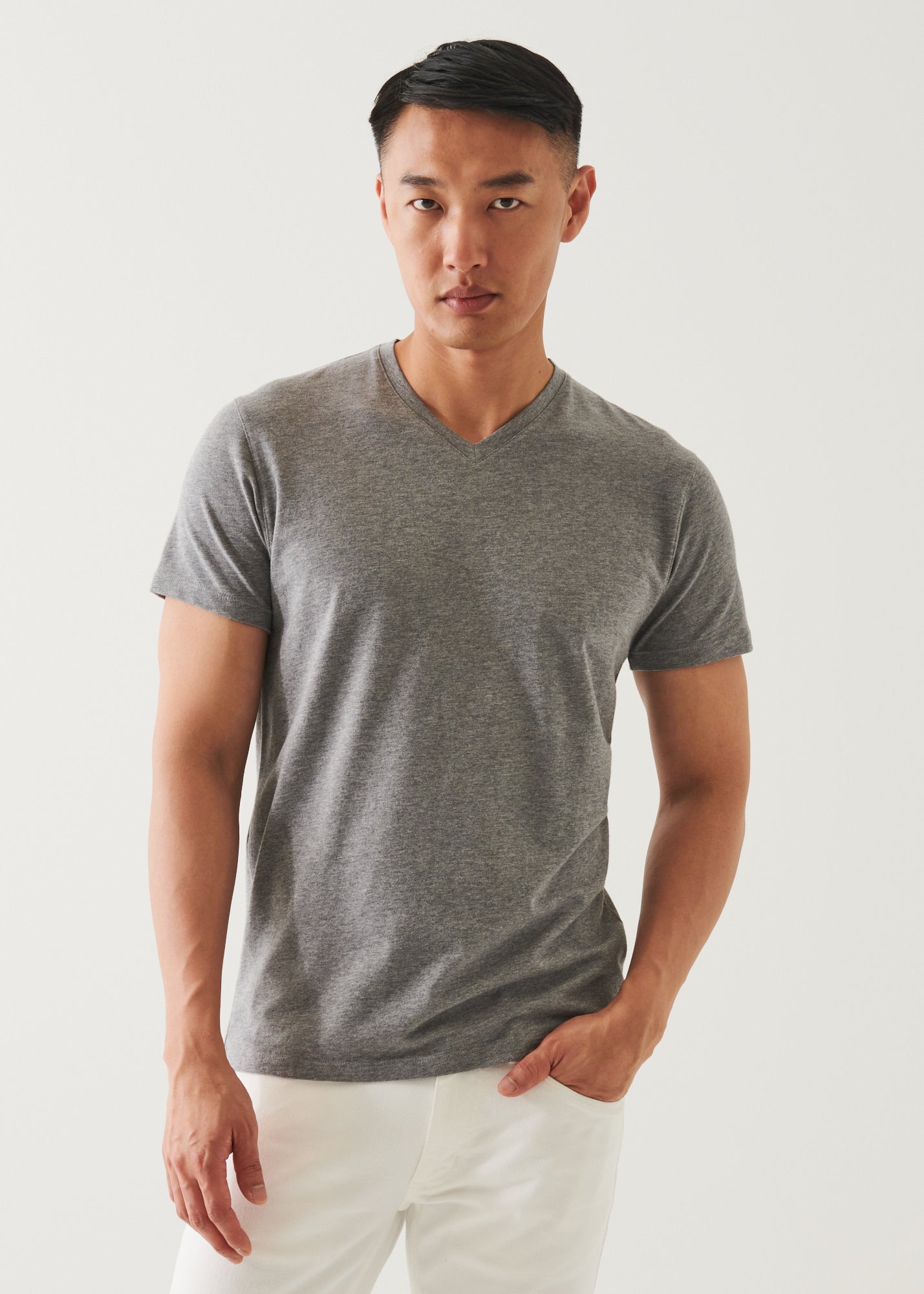 PIMA COTTON STRETCH V-NECK T-SHIRT | PATRICK ASSARAF.