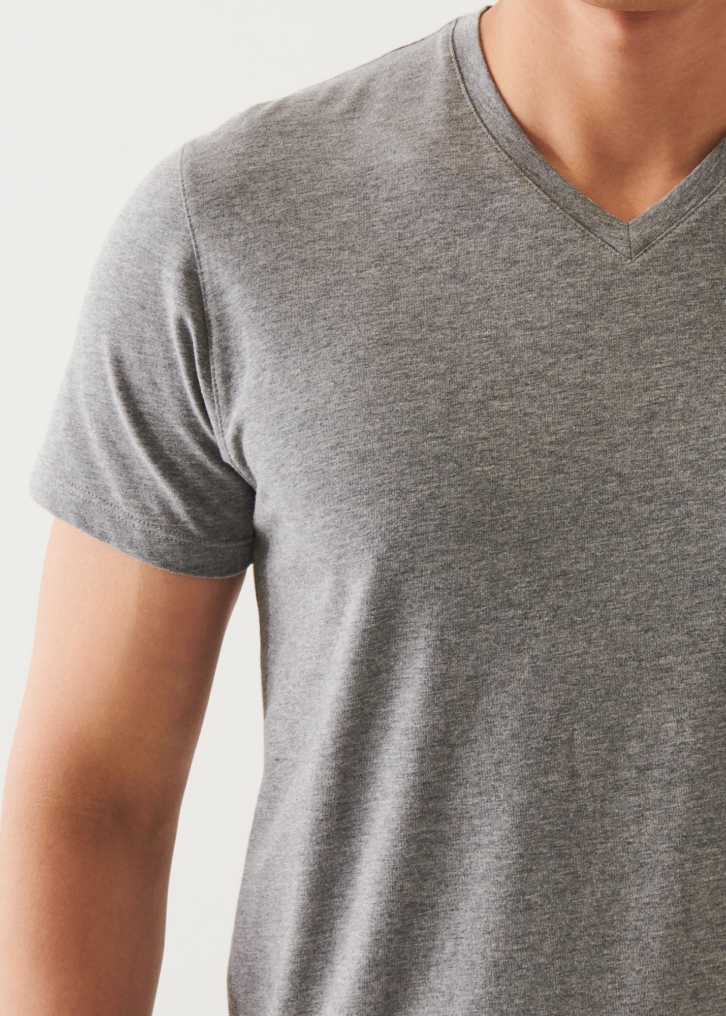 PIMA COTTON STRETCH V-NECK T-SHIRT | PATRICK ASSARAF.