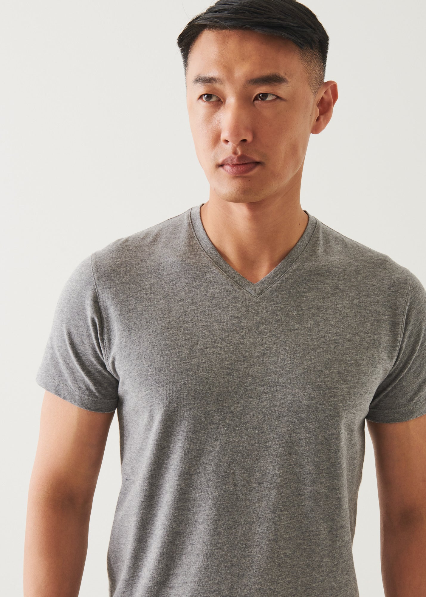 PIMA COTTON STRETCH V-NECK T-SHIRT | PATRICK ASSARAF.