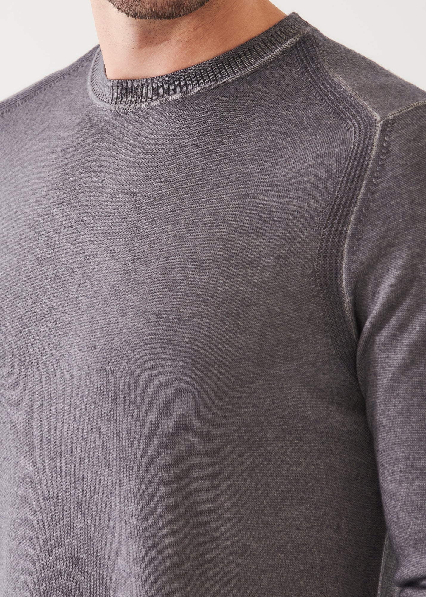 EXTRA-FINE MERINO COLD DYE CREWNECK | PATRICK ASSARAF.