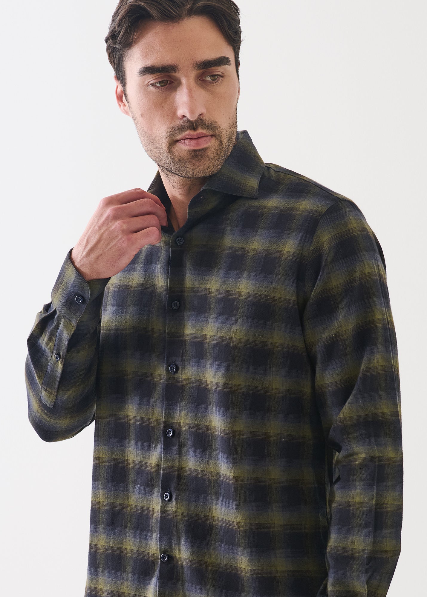 Wool Dark Plaid Spread Collar Shirt