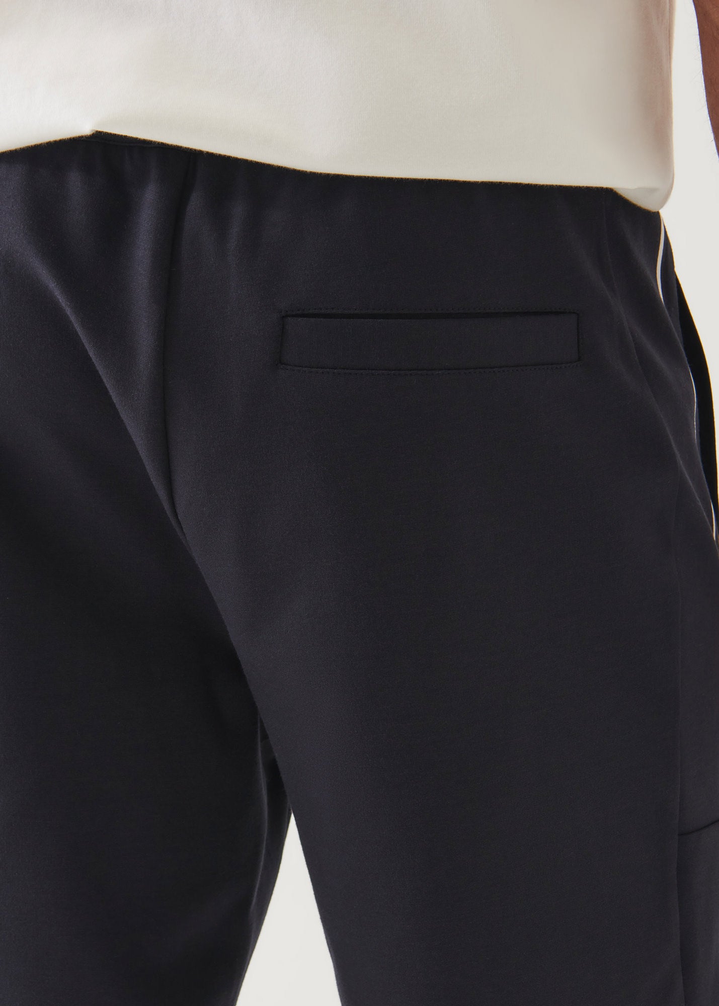 ACTIVE SIDE STRIPE SHORT | PATRICK ASSARAF.