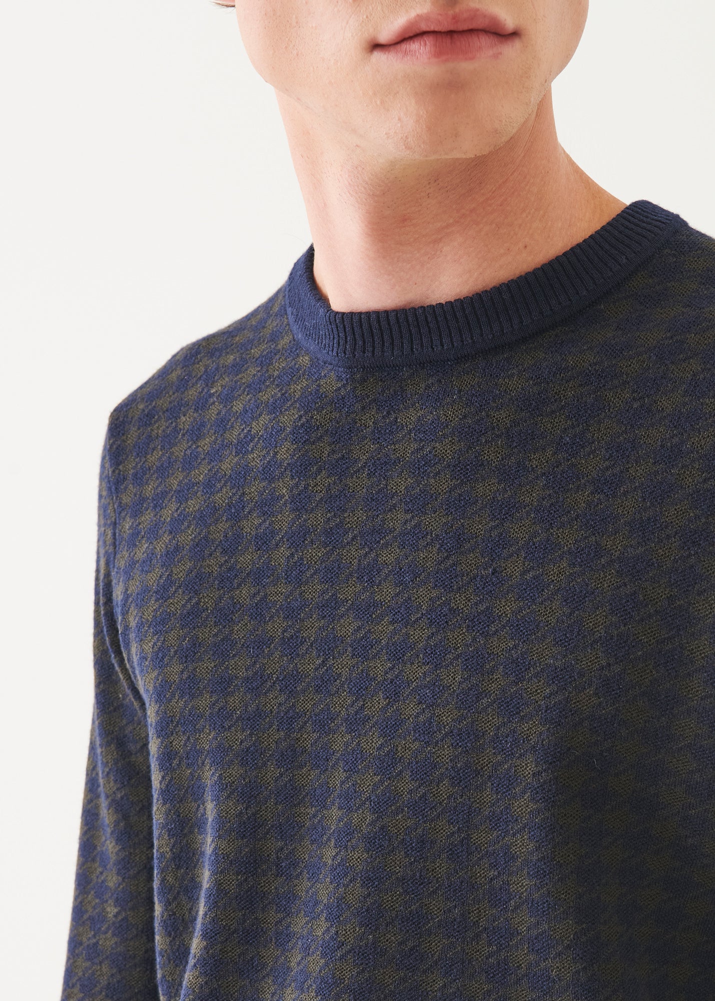 Merino Houndstooth Crewneck