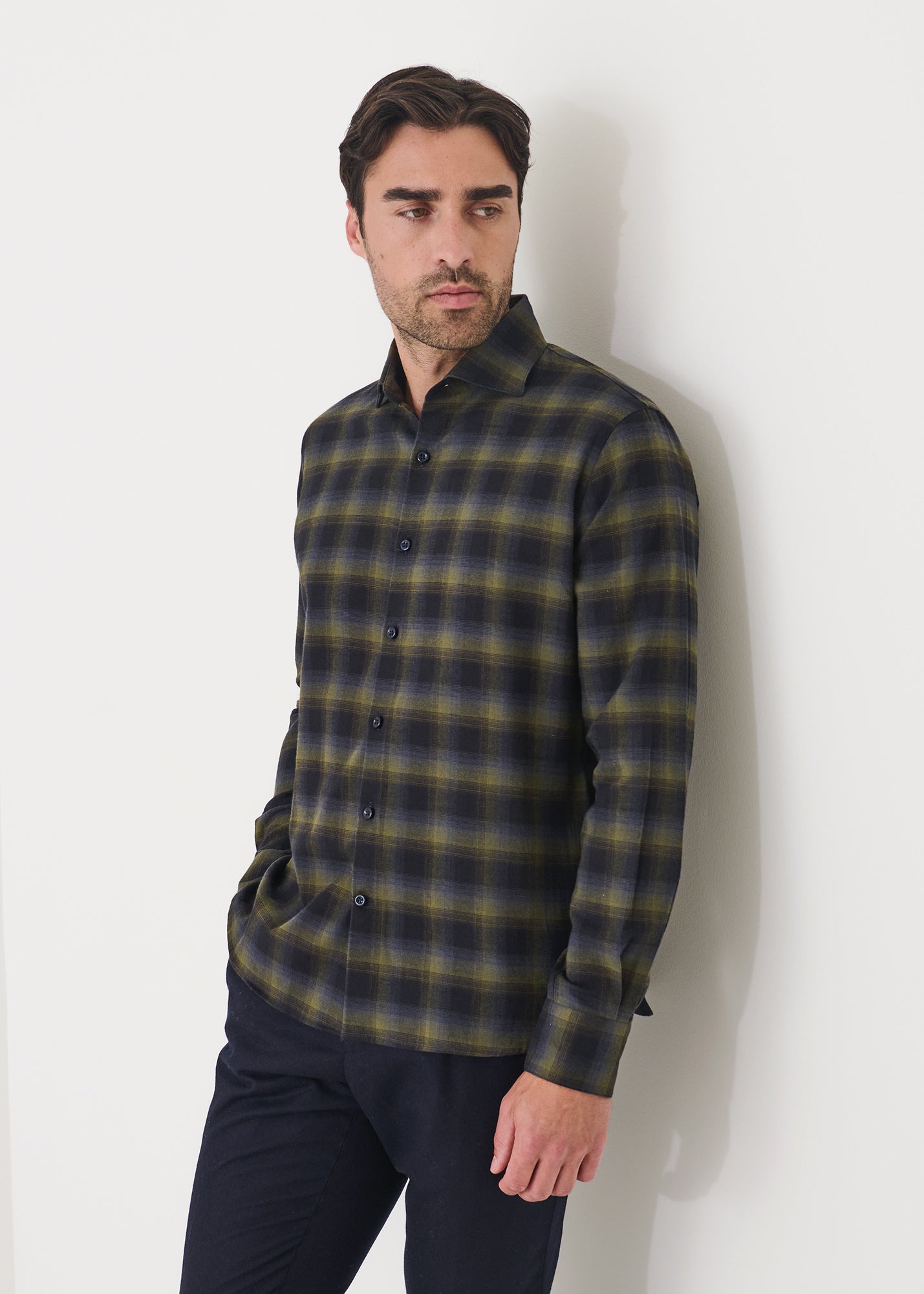 Wool Dark Plaid Spread Collar Shirt