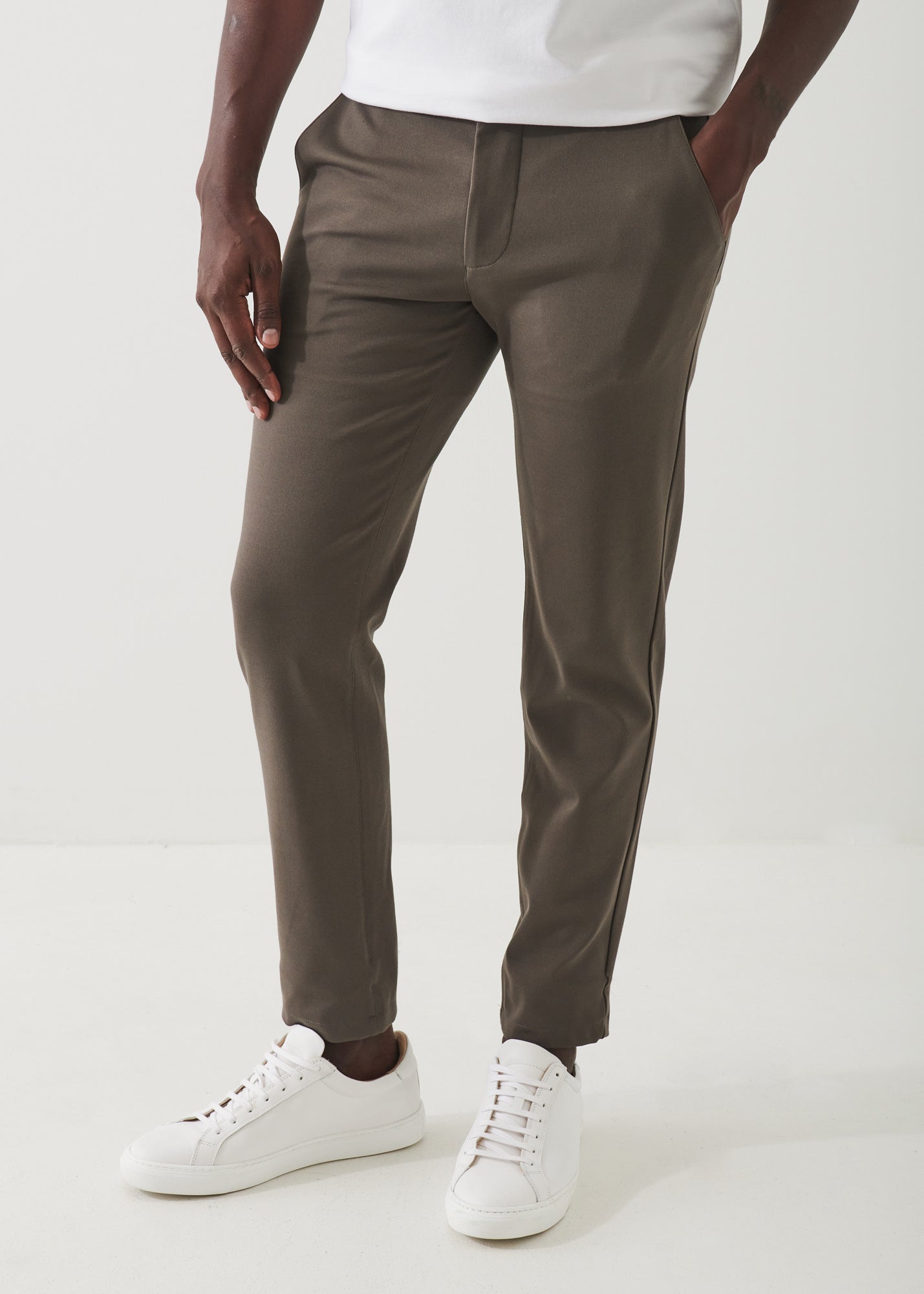 4-WAY STRETCH SLIM CHINO | PATRICK ASSARAF.