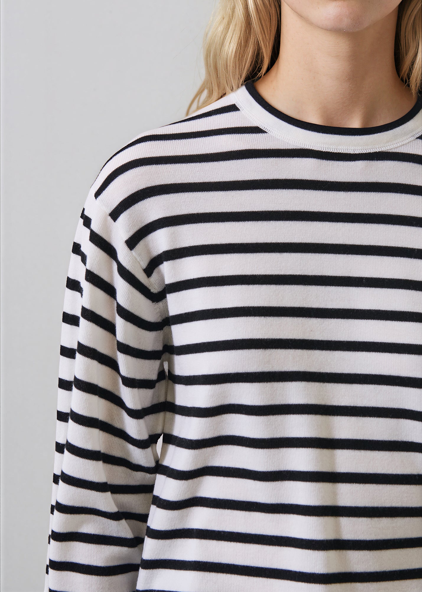 Extra-Fine Merino Relaxed Cropped Crewneck