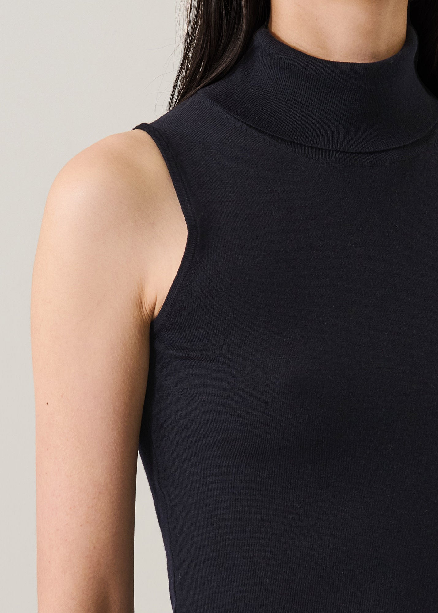Superfine Merino Sleeveless Turtleneck